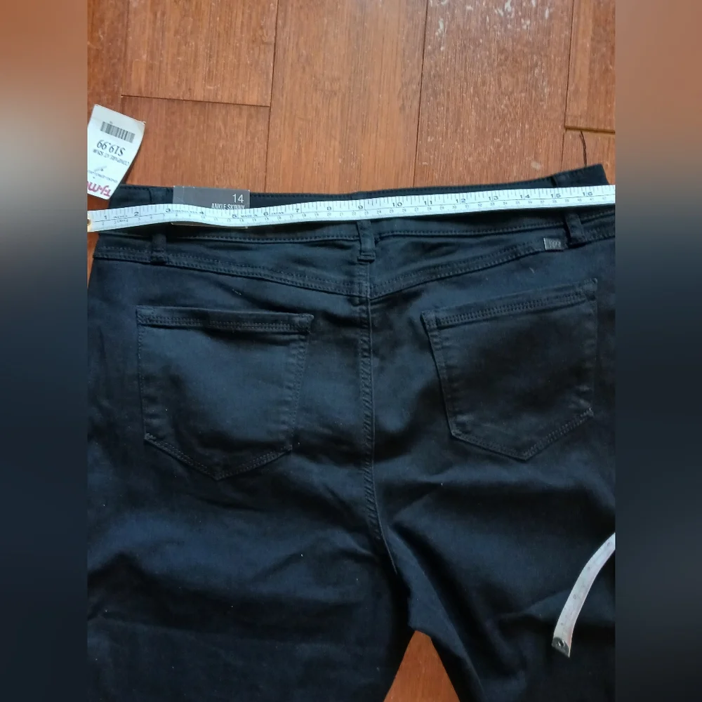 Women's Black Jeans - Picture 7 of 14